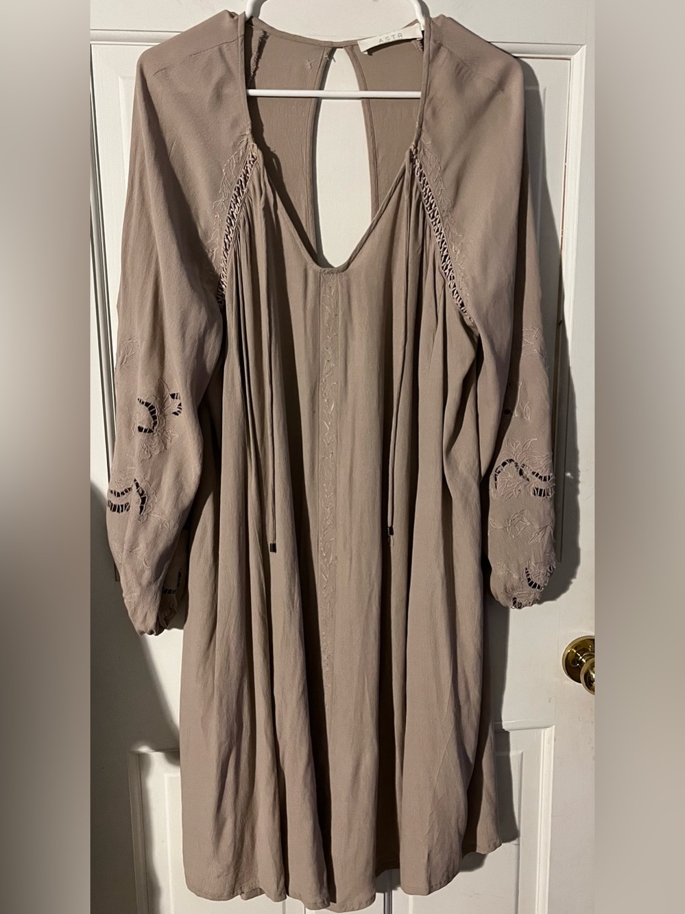 Astr The Label Long Sleeve Embroidered Peasant Dress Women’s Size XS